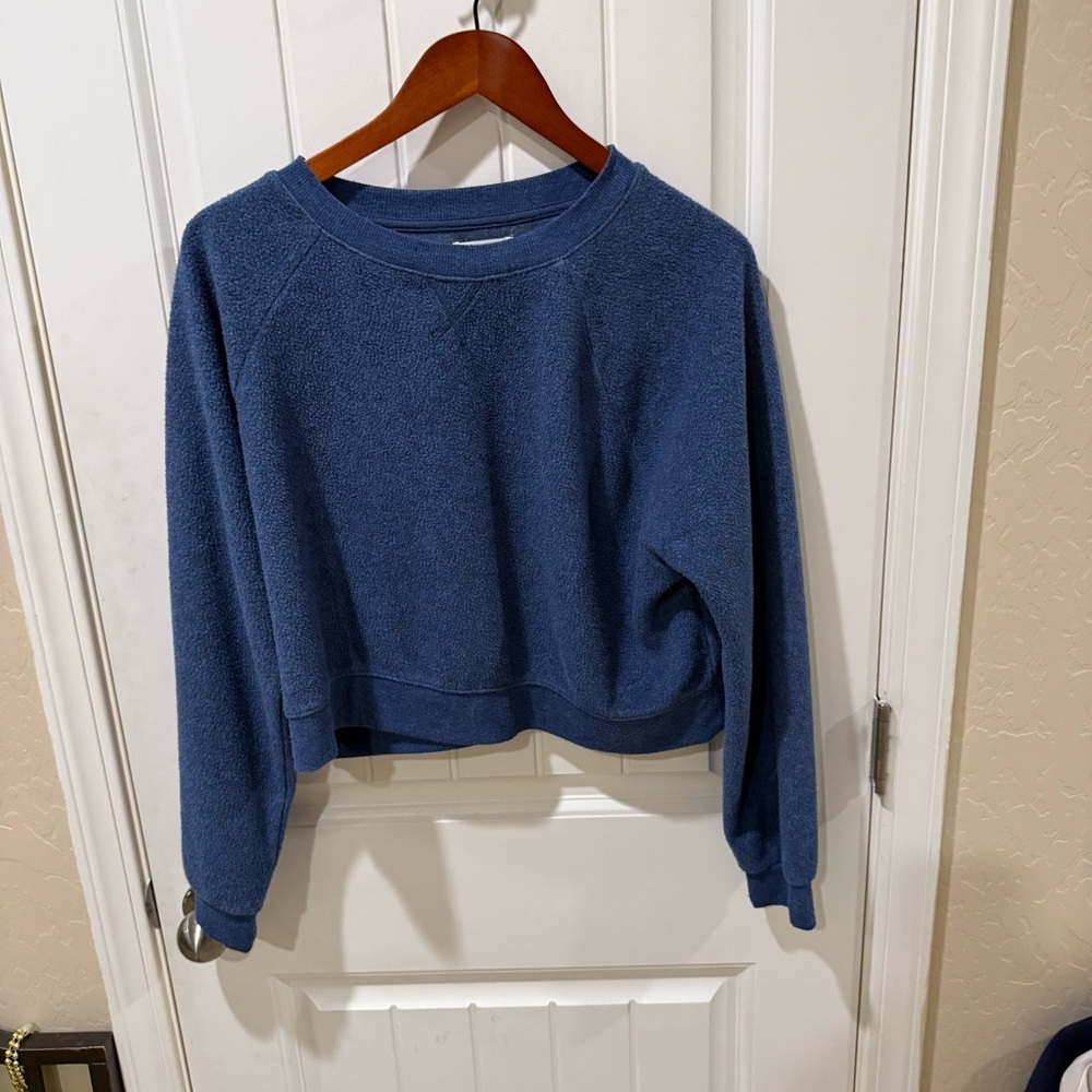 Colsie Blue Cropped Crewneck Sweatshirt Women’s Medium Soft Cozy